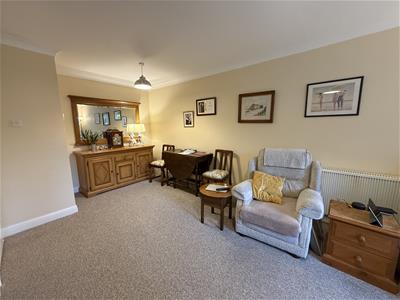 LOUNGE & DINING AREA
